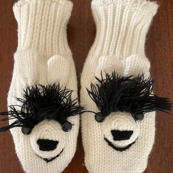 Mittens - Picture 2 of 6